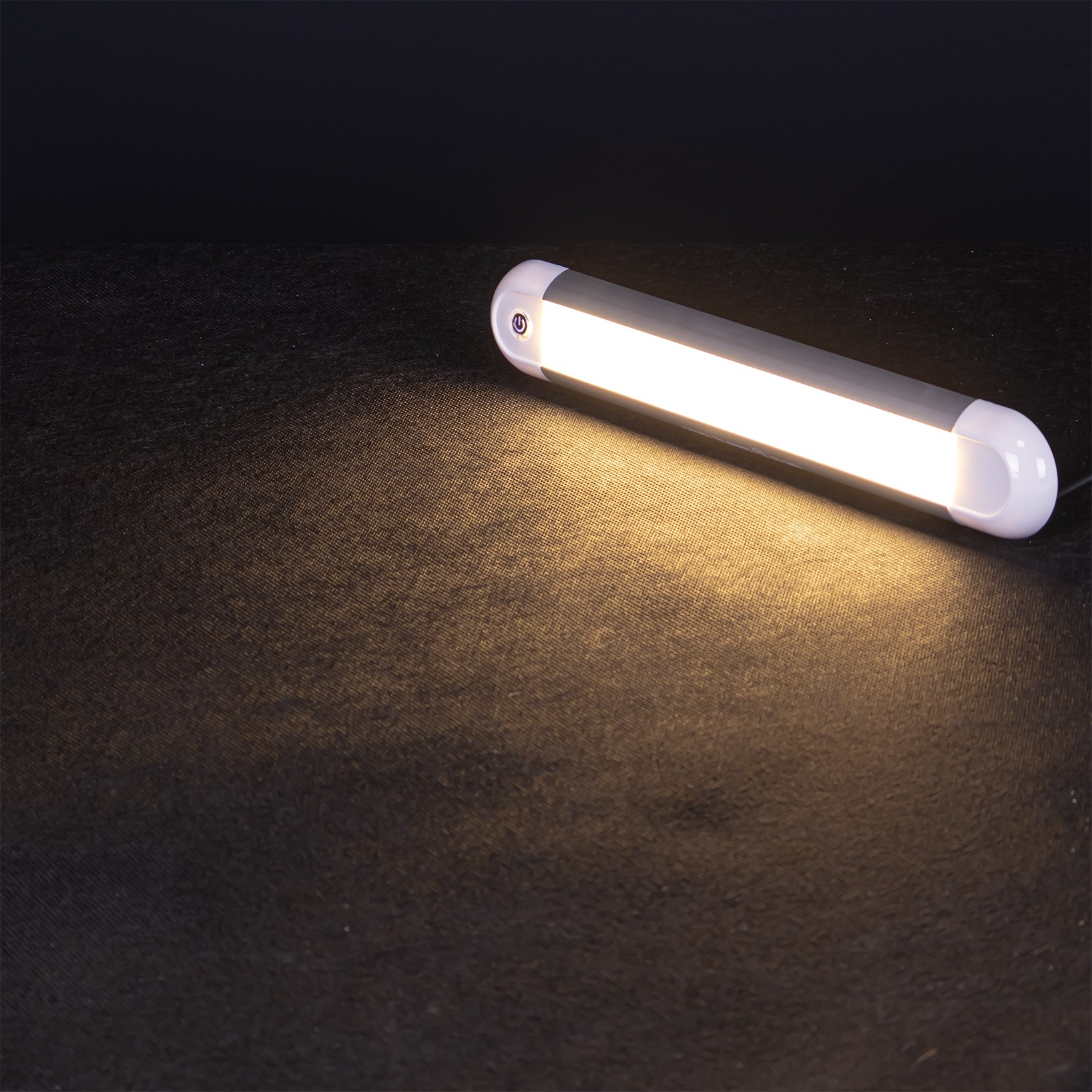 Indvendig lampe lang 12/24 V