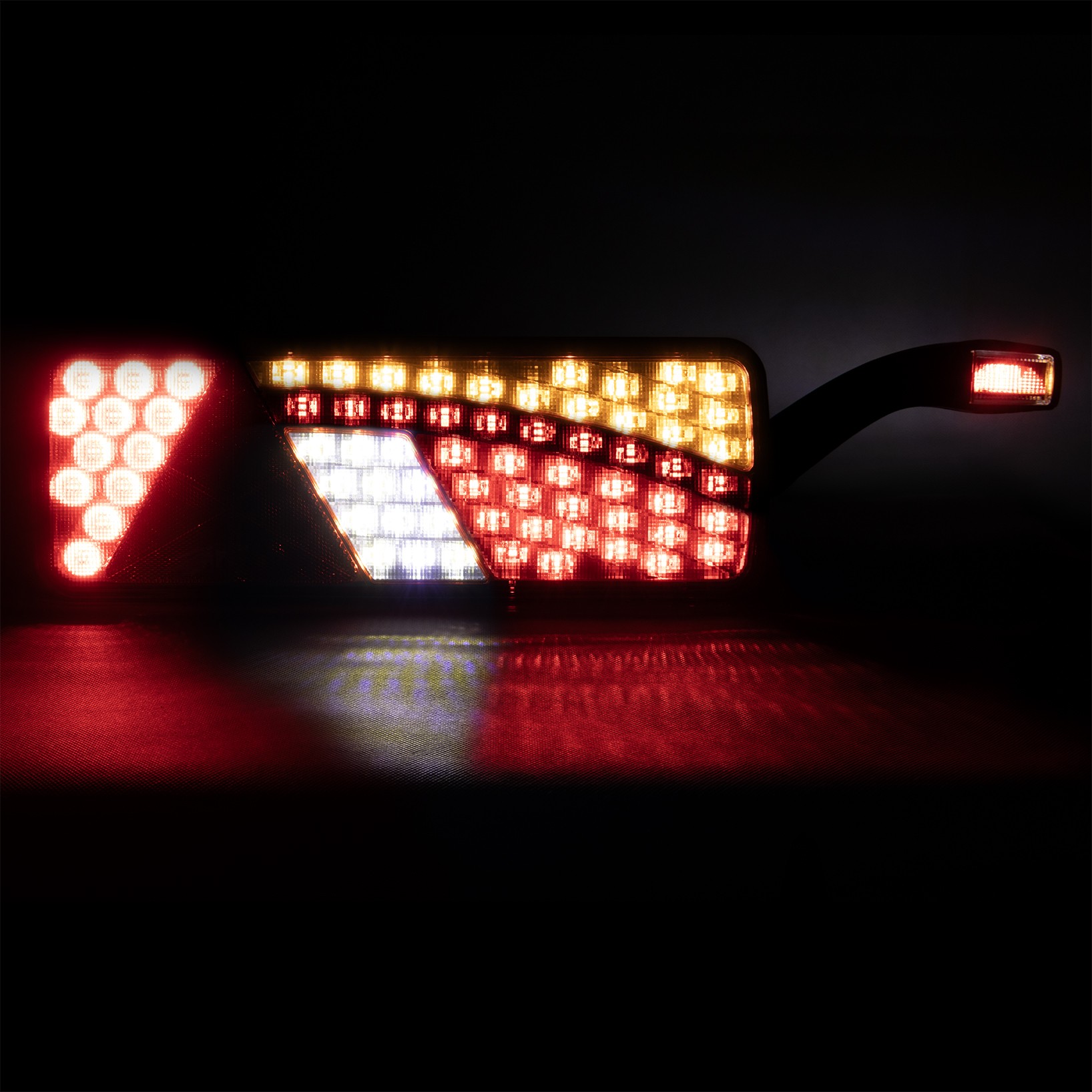 Baglygte 69+6 LED med Sidemarkeringslygte højre