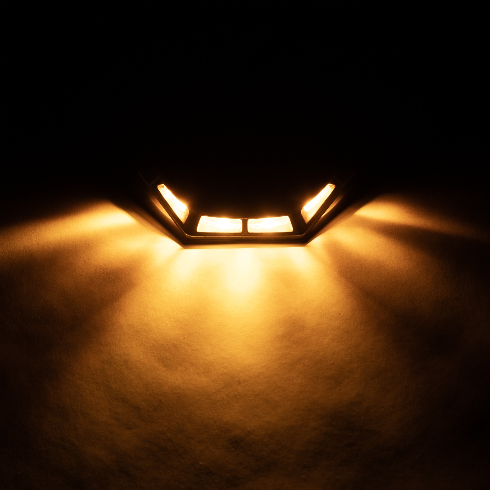 Warning lights for tail lifts